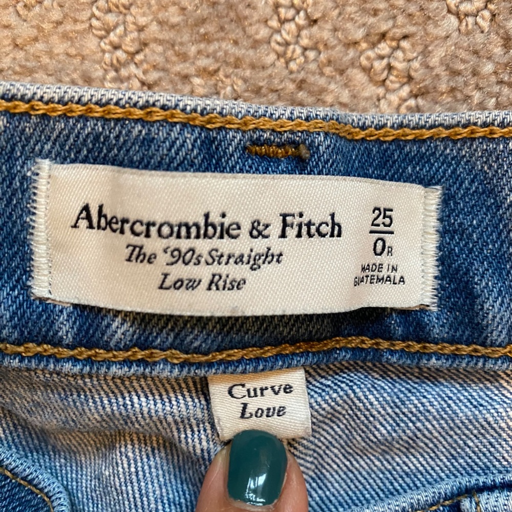 A&F Curve Love 90's Straight Low-Rise Jeans - Picture 4 of 4